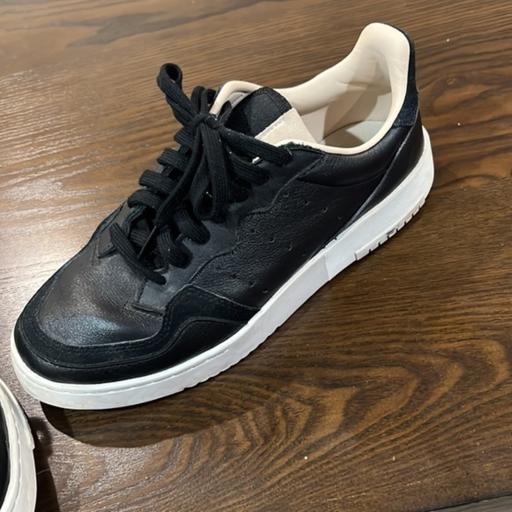 Adidas Womens Sneakers.‎